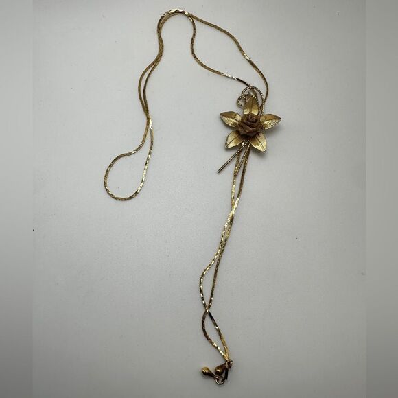 Up to 29" long beautiful VTG gold tone metal flower bolero necklace! - Picture 6 of 13